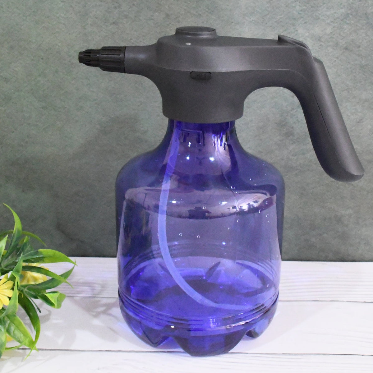  3L electric garden sprayer in white, ready for automatic watering of plants.
