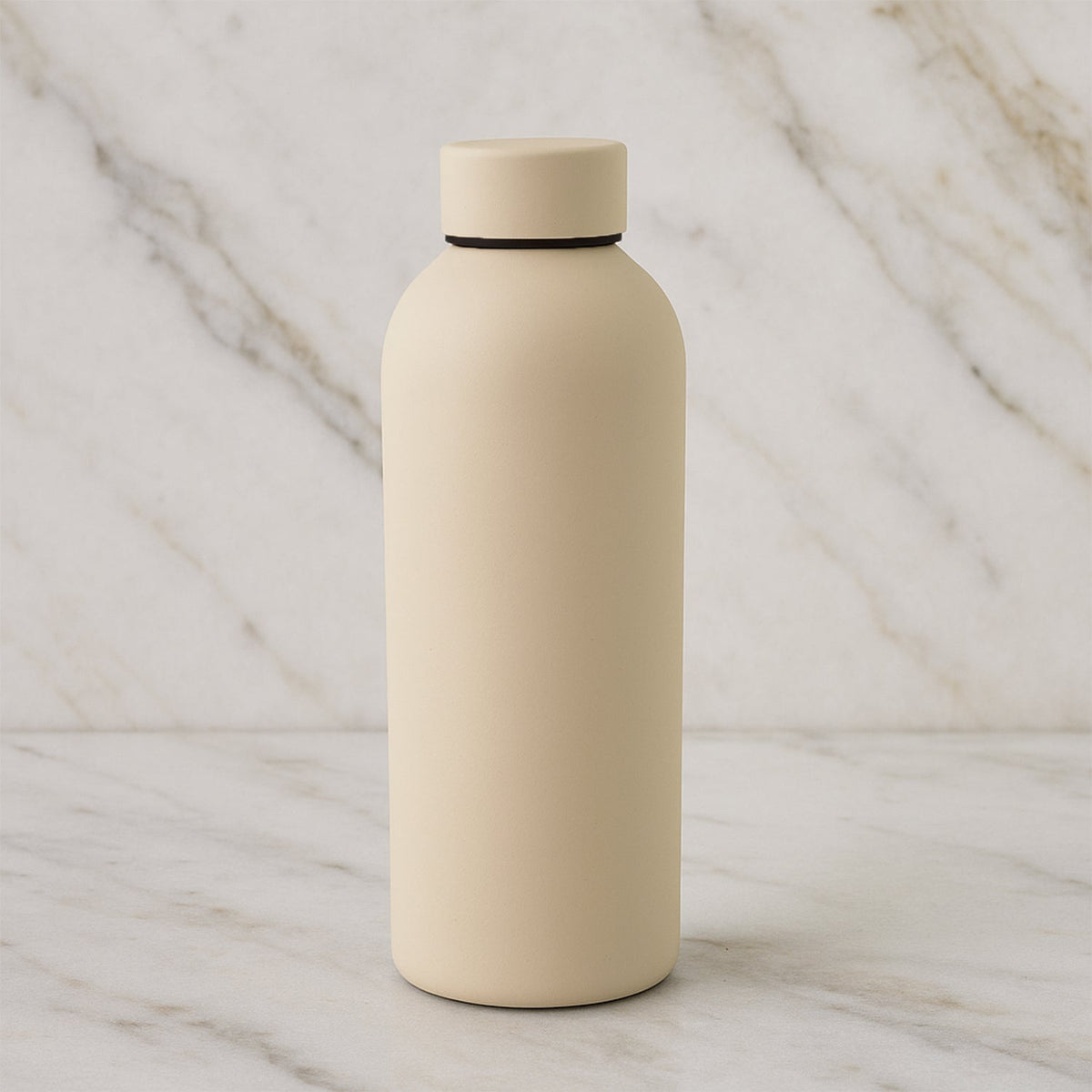 Durable stainless steel vacuum-insulated bottle for hot and cold drinks