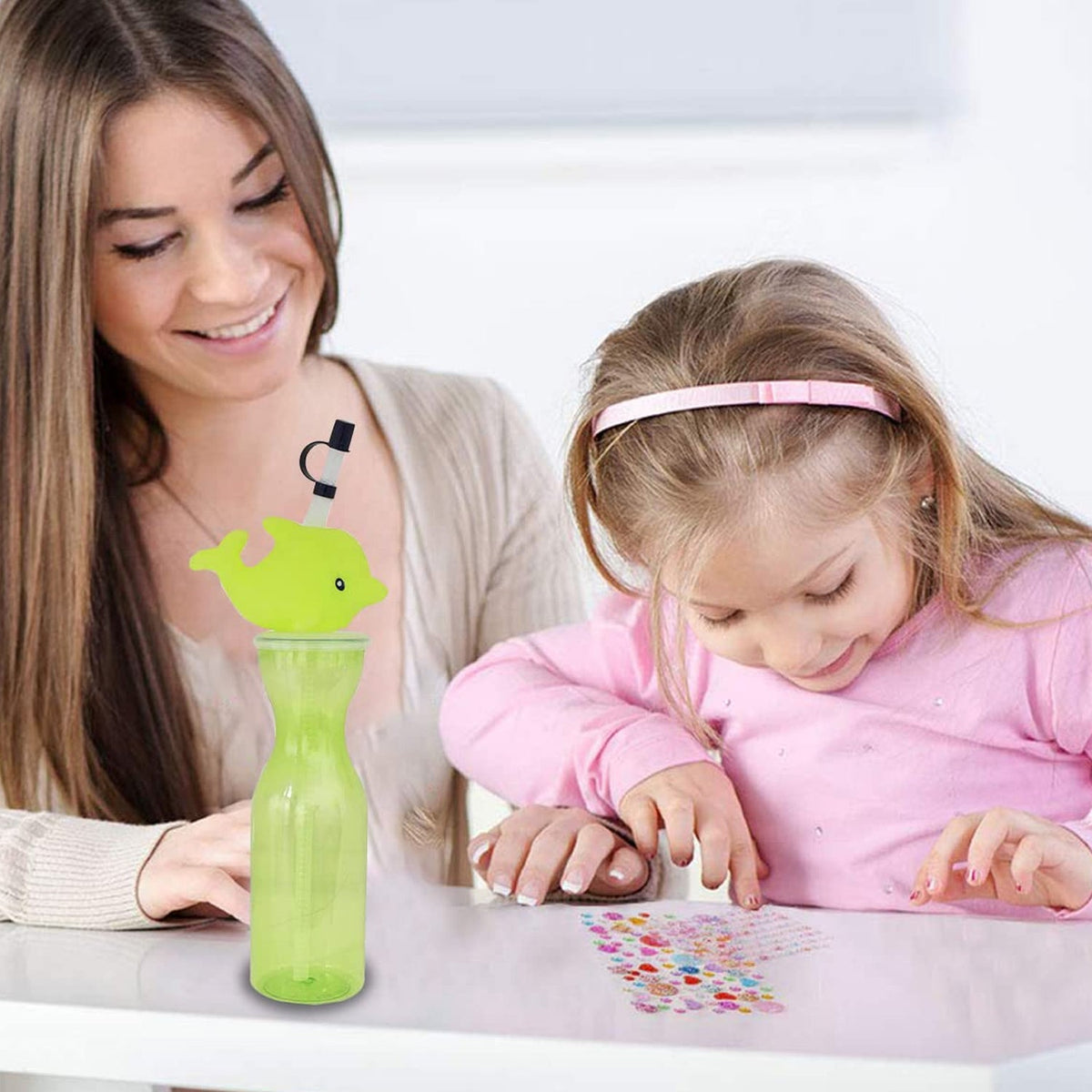 Ergonomic design of the animal shape sipper bottle, making it easy for kids to hold.