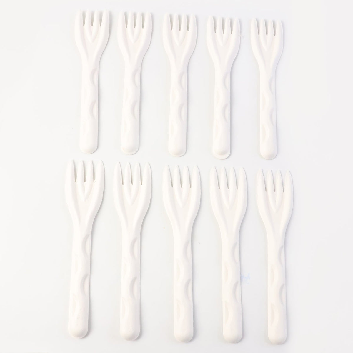 Compostable bagasse forks for picnic and party use, eco-friendly alternative