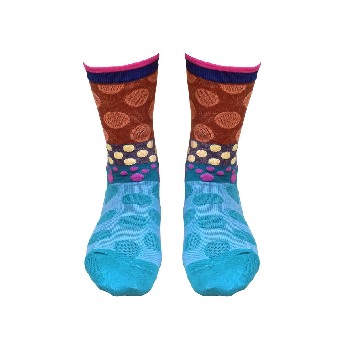 Stylish men's ankle length socks in a versatile shade, perfect for casual or active use.
